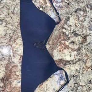 VS t-shirt lightly lined wireless bra